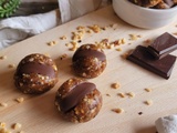 Boules de dattes aux fruits secs et chocolat noir