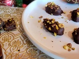 Dattes au chocolat fourrées au beurre de cacahuète et pistache