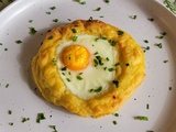 Nid de pommes de terre et oeuf
