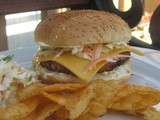 Burgers de porc barbecue et salade de chou