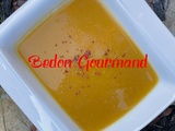 Velouté de courge et de fenouil au poivre rose