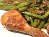 Manchons de poulet cocotte aux oignons caramélisés et haricots verts