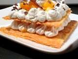 Millefeuille clémentine sur son lit de vanille et dans son parc de meringue