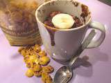 Mug cake chocolat granola banane, sans gluten