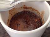 Mug cake au chocolat coulant