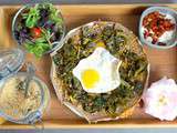 Repas galette sarrasin au kale, pouces de salade et soyourt goji