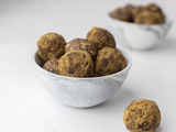 Energy balls matcha cacao : Comment préparer ces collations saines et pleines d’énergie