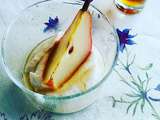 Poire pochée, mousse d’amande et sirop de romarin en fleurs