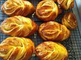 Brioches fourrees a la confiture de prunes