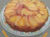 Gâteau renversé aux nectarines blanches et aux amandes