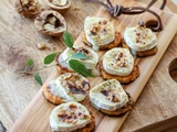 Toasts de patate douce - fromage de chèvre bio, miel et noix