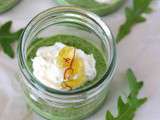 Verrine de pesto roquette, chèvre frais et confit de safran