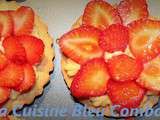 Tartelettes aux Fraises sur Sablés Sarrasin, Crème Bourbon et Sirop de Curcuma