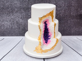 Du Geode Cake avec des cristaux de sucre brillants