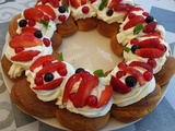 Gâteau aux fruits rouges avec pâte à choux, facile et peu sucré