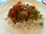 Poulet sauce aigre-doux au poivron et petits pois et riz créole