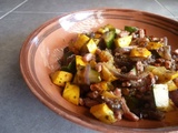 Saisie de courgette aux oignons rouge et vert, bacon, coriandre et sa version vg
