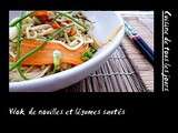 Wok de nouilles et légumes sautés