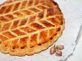 Galette des rois aux saveurs du Maroc : Rose, Eau de fleur d'oranger, orange et purée de dattes