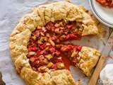 Tarte rustique à la rhubarbe et pralines roses