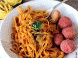 Tagliatelles curcuma et pavot aux boulettes végétales