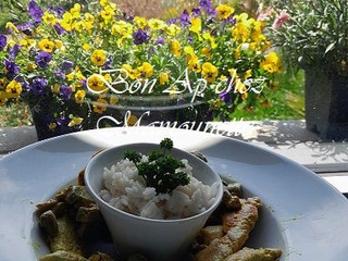 Morceaux de filet de poulet curcuma champignons et Bonne Fête des Mamans pour dimanche