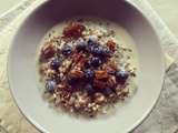 Porridge de sarrasin aux dattes & myrtilles