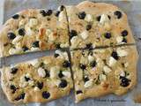 Focaccia olives, chèvre et thym