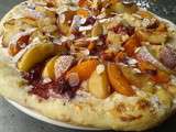 Pizza au mascarpone, pêches et abricots