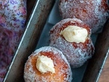 Bomboloni, les beignets italiens fourrés à la crème vanille