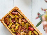 Tarte à la rhubarbe, compotée de rhubarbe vanillée, pâte sucrée noisette