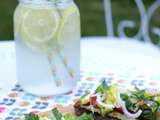 Tartines végétariennes à l'avocat et limonade arrangée