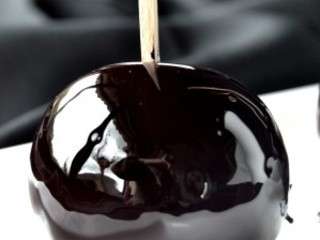 Pomme d'amour noire gothique d'halloween