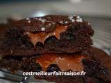 Cookies au chocolat fourrés au caramel