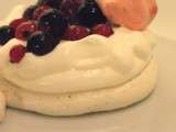 #Calendrier de l'avent j-15 - Pavlovas individuelles aux fruits rouges