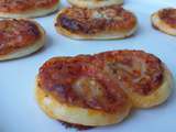 Palmiers feuilletés apéro façon tarte à la tomate - moutarde, tomate, gruyère râpé, herbes de Provence