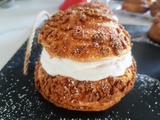 Choux avec craquelin fourré à la chantilly mascarpone, brunoise fruits exotiques