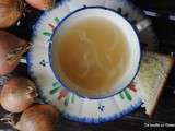 Soupe à l'oignon et son petit toast gratiné qui fait plaisir