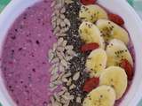 Smoothie bowl banane et fruits rouges