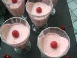 Panna cotta aux fruits rouges ( fraises, framboises et groseilles )