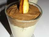 Verrine bavaroise ( chocolat blanc, chocolat noir et madeleine )