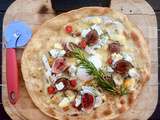 Pizza blanche, fromage de chèvre et figues fraiches