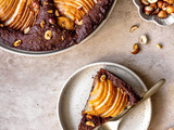 Gâteau aux poires, chocolat et noisettes