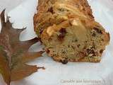 Cake aux pommes, raisins et cannelle