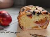 Cake moelleux aux nectarines et myrtilles