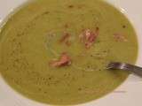 Soupe aux pois cassés et allumettes de lardons