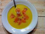 Soupe de butternut au lait de coco et saumon fumé