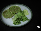 Pancakes avoine, fanes de radis, vinaigrette d’avocat