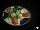 Roses de courgette marinée, cœur au bleu