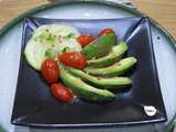 Salade en rouge et vert (avocat, concombre, tomate)